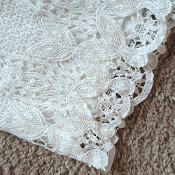 Francesca's White Crochet Lace Fully Lined Beachy Boho Shorts Size S - Picture 3 of 9
